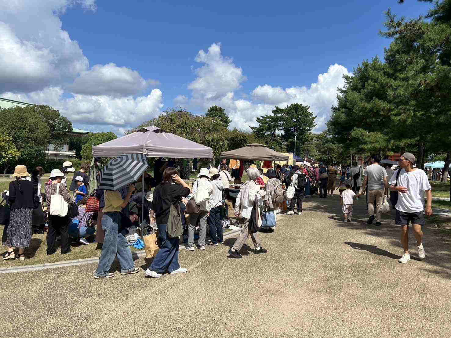 岡崎公園フリーマーケット写真　６／２３